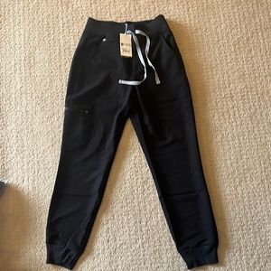 FIGS Highwaisted Zamora Petite Jogger Scrub bottoms